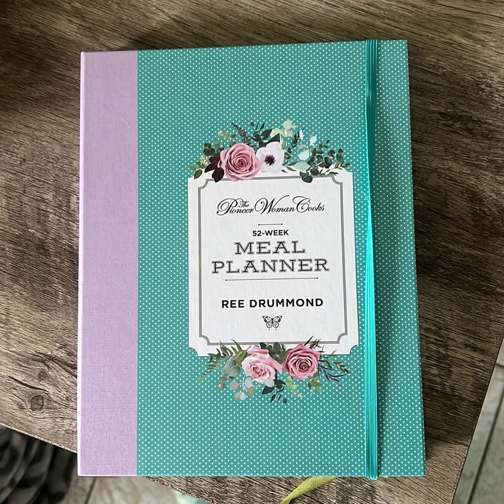Pioneer Women 52 week meal planner (NEVER USED)